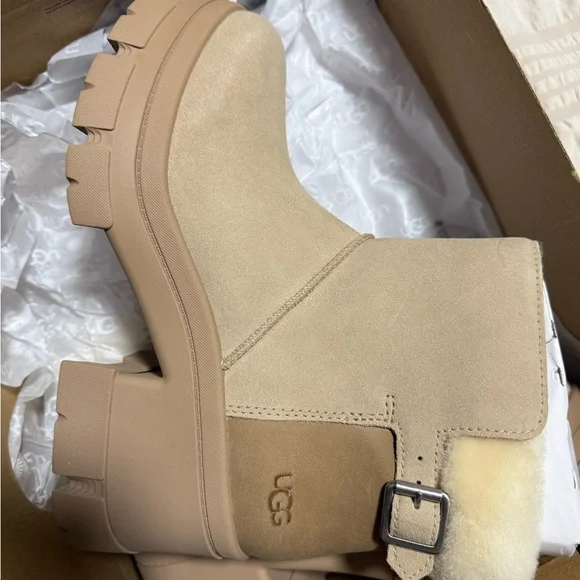 UGG Women's Beige Winter Boots - Picture 1 of 4